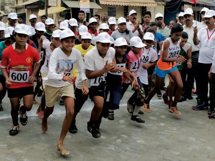 Marathon tournaments for cleanliness public awareness in Bund | भंडाºयात स्वच्छता जनजागृतीसाठी मॅरेथॉन स्पर्धा