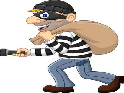 Dondaicha two lakh burglary, crime against the unknown | दोंडाईचात दोन लाखांची घरफोडी, अज्ञातांविरूद्ध गुन्हा Dondaicha two lakh burglary, crime against the unknown | दोंडाईचात दोन लाखांची घरफोडी, अज्ञातांविरूद्ध गुन्हा