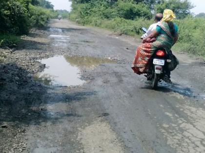 Varur-Virur (station) road paved | वरुर-विरुर (स्टेशन) रस्ता खड्डेमय