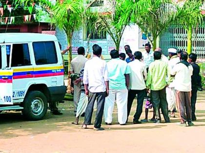 The locals locked the school | गावकऱ्यांनी ठोकले शाळेला कुलूप