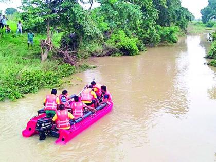 15 year-old boy was carried into the drain | १५ वर्षाचा मुलगा नाल्यात वाहून गेला