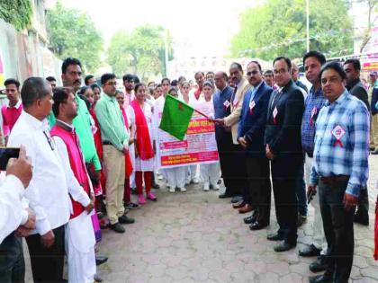 The message of HIV eradication delivered in the morning | प्रभातफेरीतून दिला एचआयव्ही निर्मूलनाचा संदेश