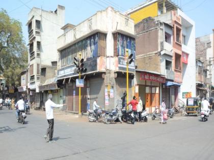 Composite response to Dhule Bandala city! | धुळे बंदला शहरात संमिश्र प्रतिसाद!