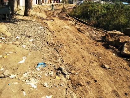 Ravi Patil complained to the road that goes to the demolished headquarters of Dombivli area. | डोंबिवलीतील आयरे गाव विभागातील स्मशानभूमीकडे जाणारा रस्ता चोरला?कॉंग्रेस नेते रवी पाटील यांची तक्रार