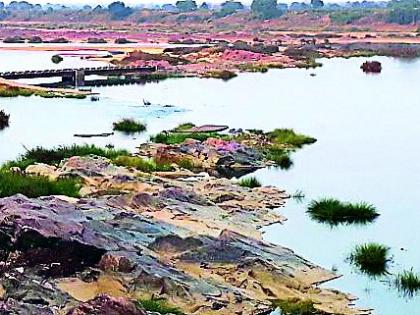 The bridge at Markandev was half-way | मार्कंडादेव येथील पूल अर्धवटच