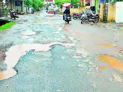 The roads in the city are dilapidated again | शहरातील रस्ते पुन्हा खड्डेमय