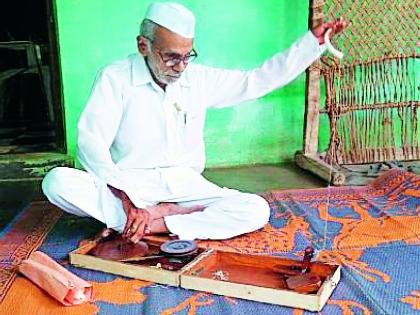The unique Gandhi love of Vitthalrao from Armoori | आरमोरीच्या विठ्ठलरावांचे अनोखे गांधीप्रेम The unique Gandhi love of Vitthalrao from Armoori | आरमोरीच्या विठ्ठलरावांचे अनोखे गांधीप्रेम