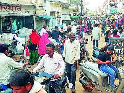 Crowds thronged the district to buy Diwali literature | दिवाळीच्या साहित्य खरेदीसाठी जिल्हाभरात उसळली गर्दी