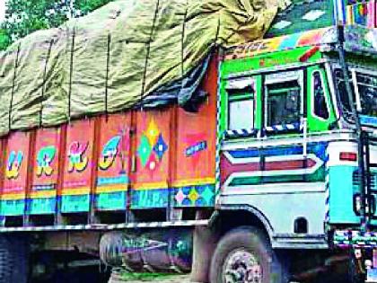 Police Adva Tendu Truck | पोलिसांनी अडविला तेंदू ट्रक