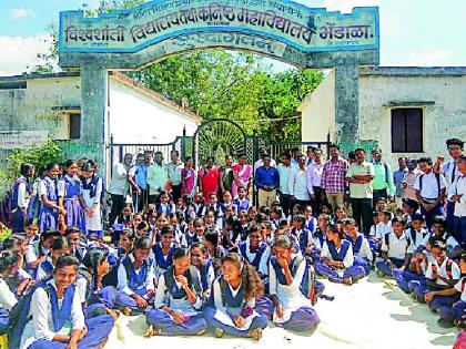 School locked at two hundred in the district | जिल्ह्यात दोनशेवर शाळा कुलूपबंद