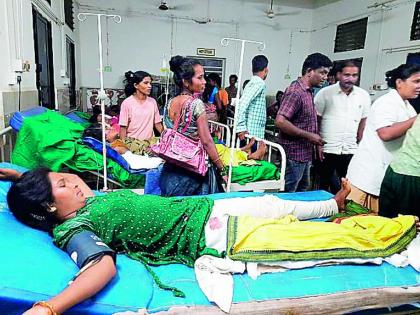 The bridegroom's car overturned after the wedding ceremony | लग्न समारंभ आटाेपून निघालेल्या वऱ्हाडाचे भरधाव वाहन उलटले The bridegroom's car overturned after the wedding ceremony | लग्न समारंभ आटाेपून निघालेल्या वऱ्हाडाचे भरधाव वाहन उलटले