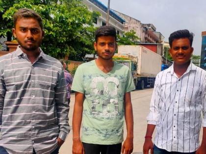 Three youths from Dasnur exported bananas abroad | दसनूरच्या तीन युवकांनी केळी केली परदेशात निर्यात