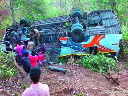 Three passengers killed in the bus collapse | बस दरीत कोसळून ३ प्रवासी ठार