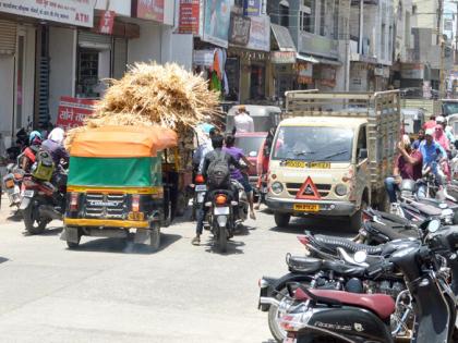 Transport system discipline! | वाहतूक व्यवस्थेला शिस्त लागेना!