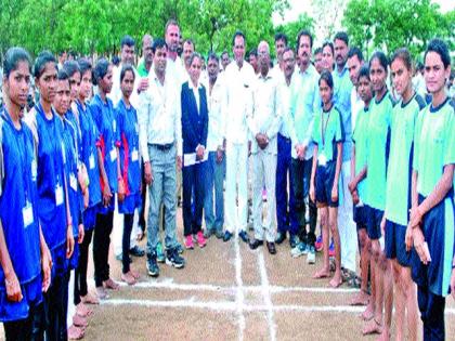 Kho-Kho contest in Baragaon Pimpri College | बारागावपिंप्री महाविद्यालयात खो-खो स्पर्धा