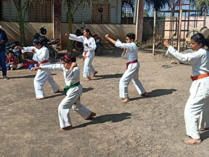  'Ready to Speak' program for students at Konkangaon School | कोकणगाव शाळेत विद्यार्थिंनींसाठी ‘स्वरक्षणासाठी होऊ सज्ज’ उपक्रम