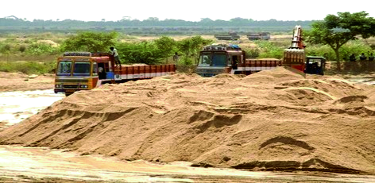 Announcement of sand availability! | वाळू उपलब्धतेची घोषणा हवेतच!