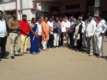 Morcha at Manmadla Ripai Sub-District Hospital | मनमाडला रिपाइंचा उपजिल्हा रुग्णालयावर मोर्चा