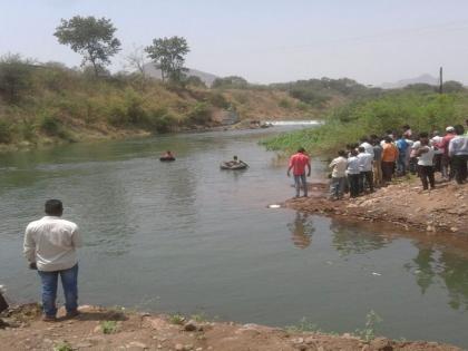 Two youths drowned in the Valdevi river bed, the success of the removal of one's body | वालदेवी नदीपात्रात दोन युवक बुडाले, एकाचा मृतदेह काढण्यात यश