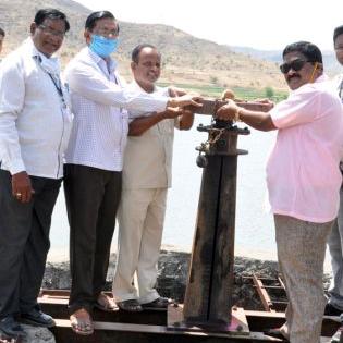 Water supply starts from Namburbar to Ambebara | नंदुरबारला आंबेबारा मधून पाणीपुरवठा सुरू Water supply starts from Namburbar to Ambebara | नंदुरबारला आंबेबारा मधून पाणीपुरवठा सुरू
