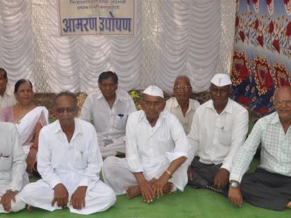 Suspension of senior citizens postponed after administration assurances | प्रशासनाच्या आश्वासनानंतर ज्येष्ठ नागरिकांचे उपोषण स्थगित