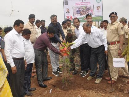 Opening of tree plantation campaign in Thane | वृक्ष लागवड मोहिमेचे ठाणेपाडय़ात उदघाटन