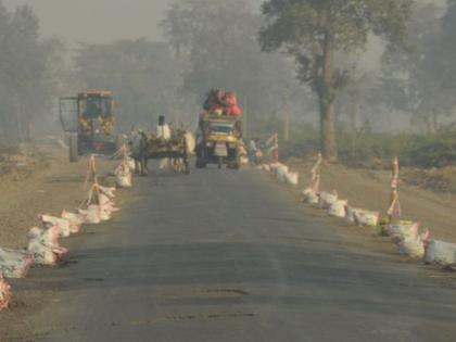 Starting work on both sides will ease traffic | दोन्ही बाजूचे काम सुरू केल्याने वाहतुक कोंडी