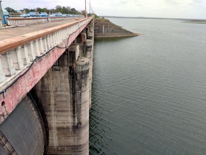 Parbhani: Due to lack of rainfall in the catchment area, dam can dry only | परभणी : पाणलोट क्षेत्रात पाऊस नसल्याने धरण कोरडेच