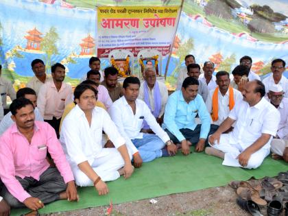 The movement of the Divyanagang for the benefit of the farmers | मोबदल्यासाठी शेतकऱ्यांचे तर निधीसाठी दिव्यांगांचे आंदोलन