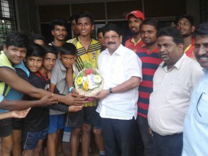 In the volleyball competition, the team of all the sarude school teams at the departmental level | व्हॉलीबॉल स्पर्धेत सावर्डे विद्यालयाचा संघ विभागीय स्तरावर