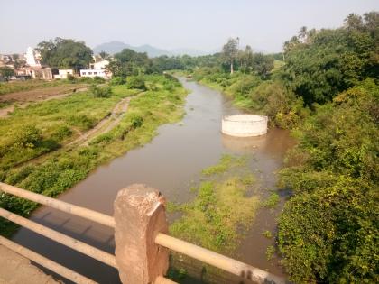 Drought-induced river water flows into river | दुष्काळी वसना नदीत खळाळले पाणी