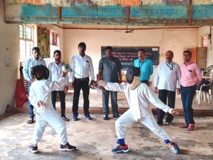 Balshivaji English School gets team champion in district level school fencing competition | फेन्सिंग स्पर्धेत बालशिवाजी इंग्लिश स्कूलला सांघिक विजेतेपद