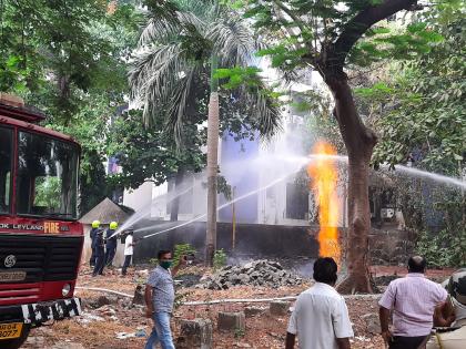  A huge fire broke out at a gas pipeline in Yashodhannagar area of Thane: Fortunately, no casualties were reported | ठाण्यात यशोधननगर भागात गॅस वाहिनीला भीषण आग: सुदैवाने जिवित हानी टळली