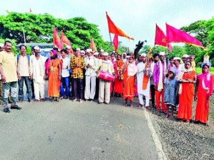 Increased crowd of devotees on the fort | गडावर भाविकांची वाढली गर्दी