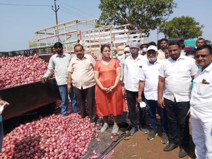 Vinchur buys onions through NAFED | विंचूरला नाफेडमार्फत कांदा खरेदी