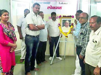 Babuji honored with blood donation | रक्तदानाने बाबूजींना आदरांजली