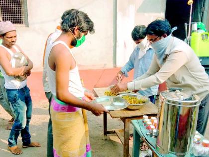 The district administration has taken steps to repatriate the workers | मजुरांच्या घरवापसीसाठी जिल्हा प्रशासनाने कसली कंबर The district administration has taken steps to repatriate the workers | मजुरांच्या घरवापसीसाठी जिल्हा प्रशासनाने कसली कंबर