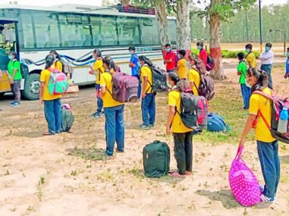 21 students left Sonipat, Haryana | हरियाणाच्या सोनीपतवरून रवाना झाले २१ विद्यार्थी 21 students left Sonipat, Haryana | हरियाणाच्या सोनीपतवरून रवाना झाले २१ विद्यार्थी