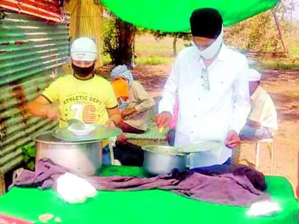 The 'Langar Seva' of the Sikh brothers is a boon for the pilgrims | शिख बांधवांची ‘लंगर सेवा’ वाटसरूंसाठी वरदान