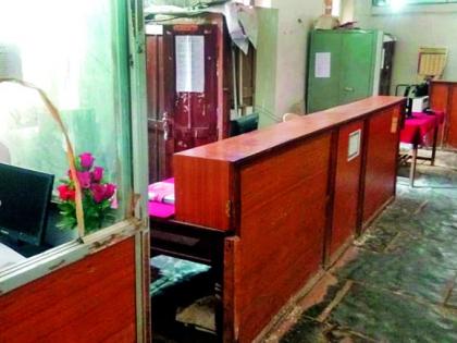 Half of employees on the first day: 'Latifif' | पहिल्याच दिवशी अर्धेअधिक कर्मचारी ठरले ‘लेटलतिफ’