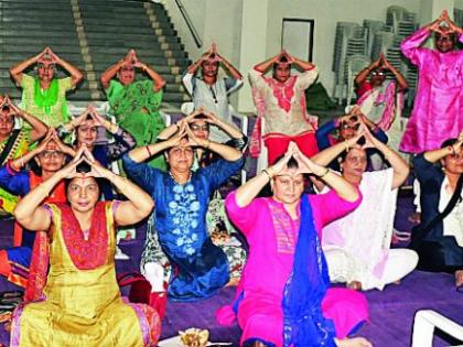 Yoga Week by Lokmat Sakhi Forum | लोकमत सखी मंचतर्फे योग सप्ताह