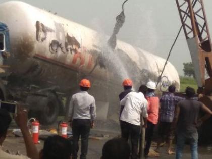 Gas tanker leak; Nagpur-Aurangabad highway has been opened after 40 hours | गॅस टँकर गळती; नागपूर-औरंगाबाद महामार्ग ४० तासांनंतर झाला मोकळा