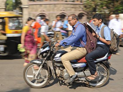 Examination for class XI started; Examination of children, excitement of parents | दहावीची परीक्षा सुरू; परीक्षा केंद्रांवर परीक्षार्थींची गर्दी