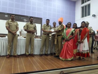 Felicitated retired police officers and staff in Kolhapur | कोल्हापुरातील निवृत्त पोलीस अधिकारी, कर्मचाऱ्यांचा सत्कार