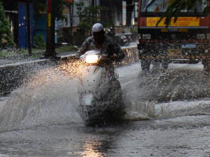 Pre-monsoon rains hit Kolhapur | मॉन्सूनपूर्व सरींचा कोल्हापूरला तडाखा, तासाभराच्या पावसाने सर्वत्र पाणीच पाणी