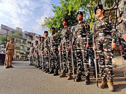 Police deployment at Lok Sabha election counting center in Kolhapur district, The two-wheelers of the cheering activists were seized on the spot | LokSabha2024: कोल्हापुरात पोलिसांचा कडेकोट बंदोबस्त; पुंगळ्या काढलेल्या दुचाकी जाग्यावरच जप्त