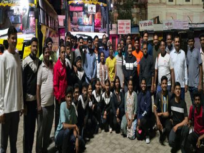 Activists leave for Raigad from Kolhapur to prepare for the coronation ceremony of Lord Shiva | शिवराज्याभिषेक सोहळ्याच्या पूर्वतयारीसाठी कोल्हापुरातून कार्यकर्ते रायगडाकडे रवाना Activists leave for Raigad from Kolhapur to prepare for the coronation ceremony of Lord Shiva | शिवराज्याभिषेक सोहळ्याच्या पूर्वतयारीसाठी कोल्हापुरातून कार्यकर्ते रायगडाकडे रवाना