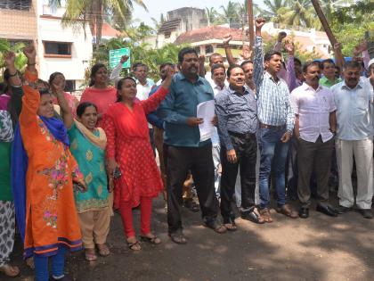 Demonstrations before the District Collector's Office of Revenue Personnel | महसूल कर्मचाºयांची जिल्हाधिकारी कार्यालयासमोर निदर्शने