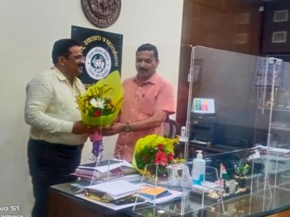 Salelapur Education Officer Sanjay Rathore leaves for Sangli; Kiran Lohar accepted the post | साेलापूरचे शिक्षणाधिकारी संजय राठोड सांगलीला रवाना; किरण लोहार यांनी स्वीकारला पदभार