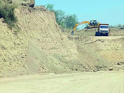 Illegal mines of yellow soil for National Highway | राष्ट्रीय महामार्गासाठी पिवळ्या मातीचे अवैध खनन